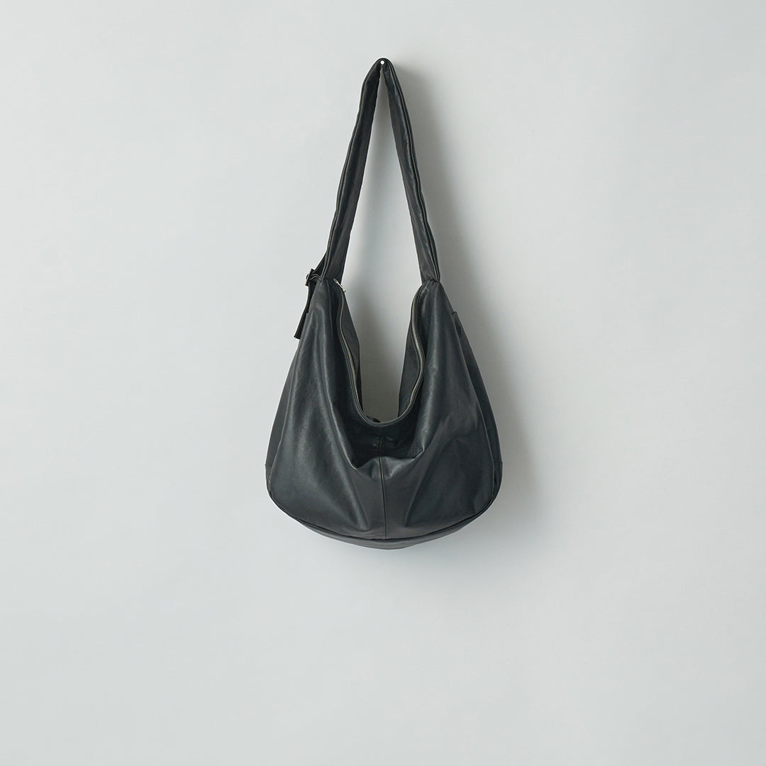 SHIRRING HANDLE LEATHER SHOULDER BAG