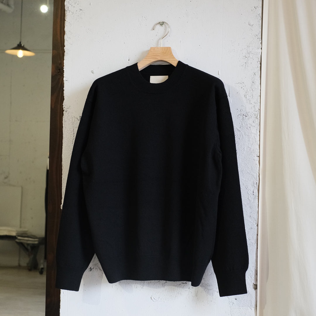 FINE GAUGE CREWNECK SWEATER