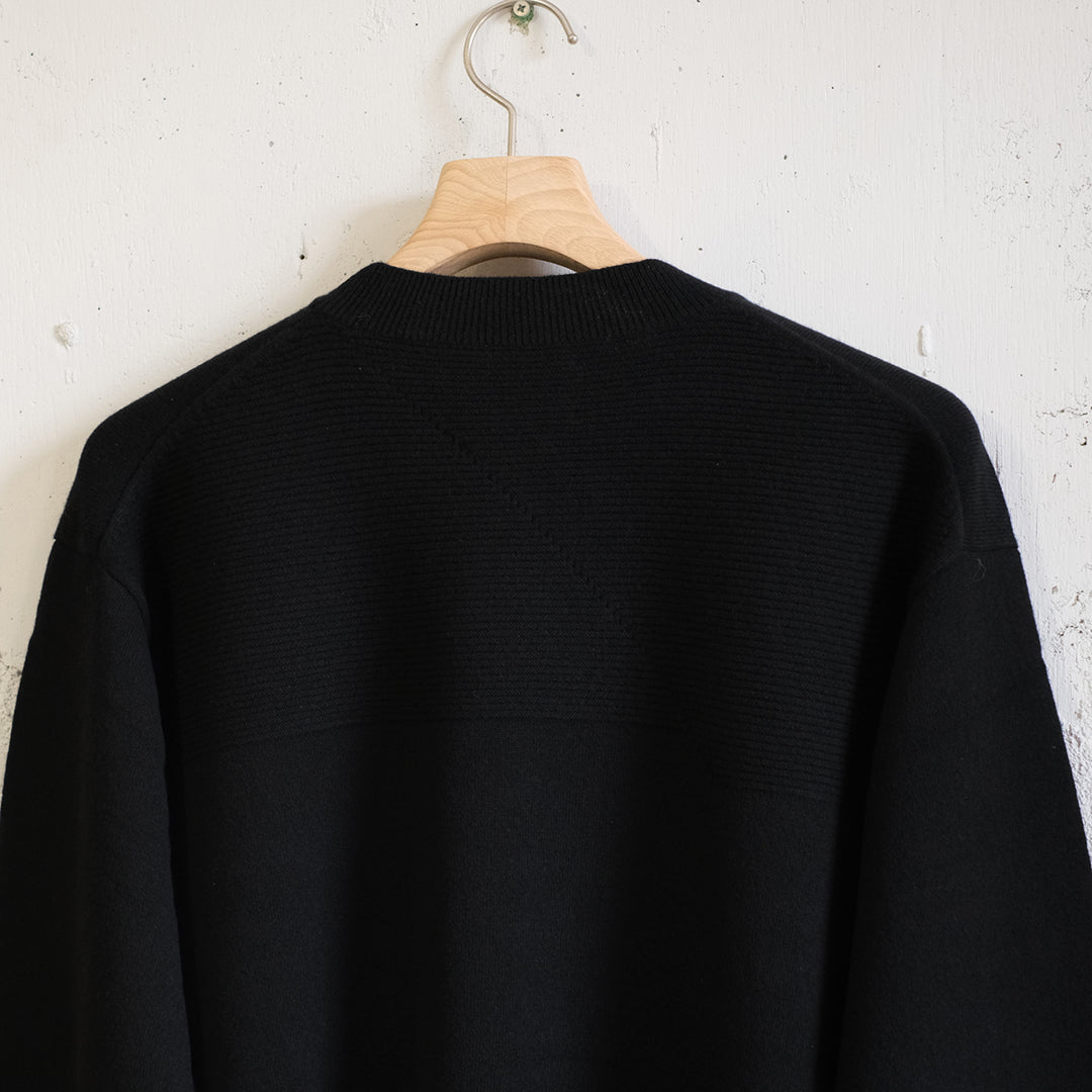FINE GAUGE CREWNECK SWEATER