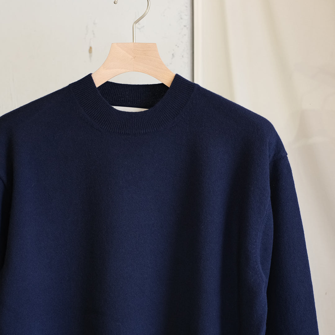 FINE GAUGE CREWNECK SWEATER