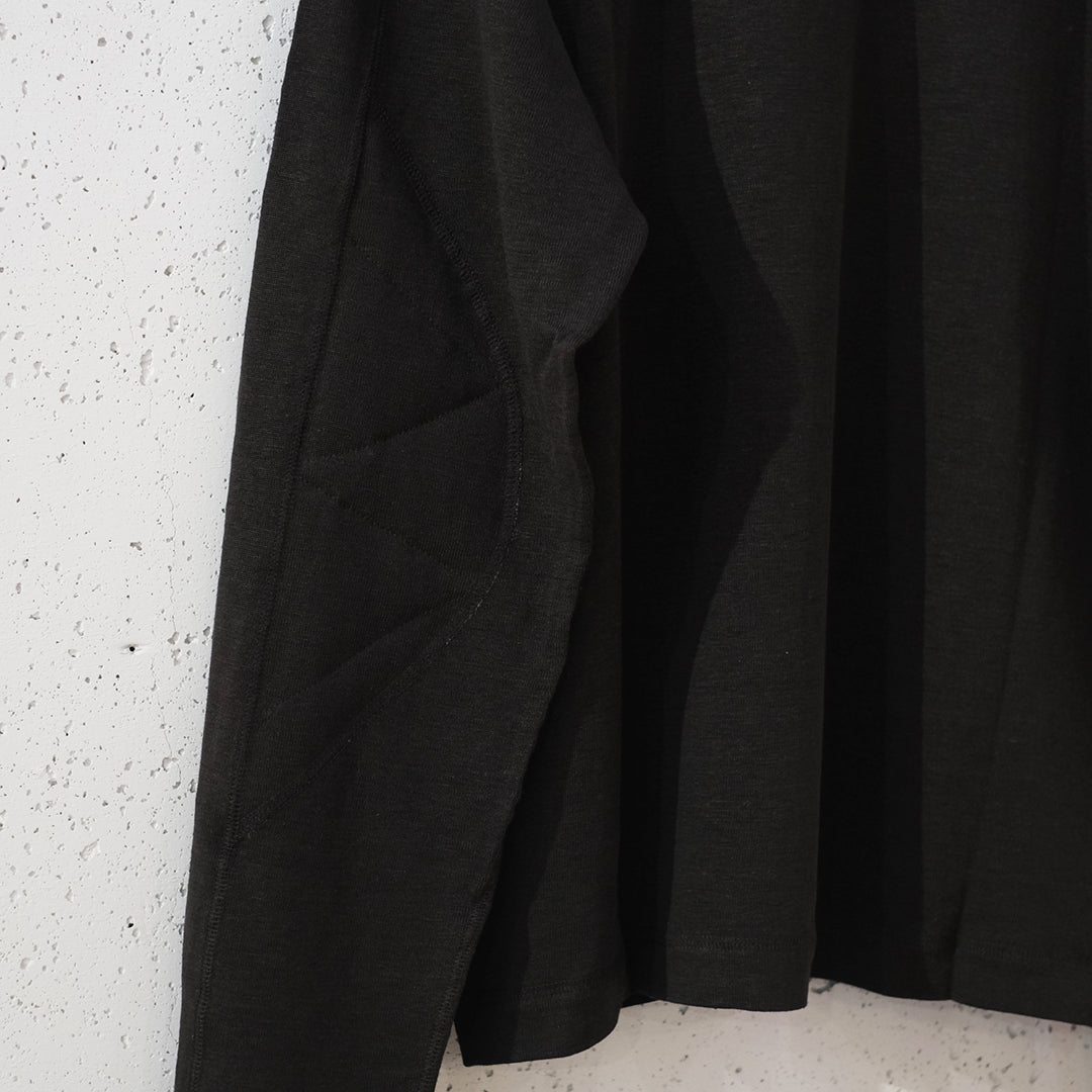 D-shaped Long Sleeve Tee