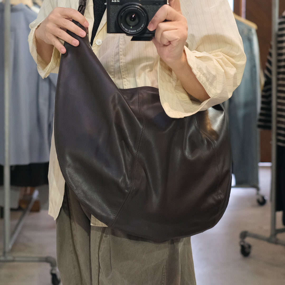 YOKE (ヨーク) 26SS - CARF LEATHER CIRCLE BAG | Harmonia公式通販サイト