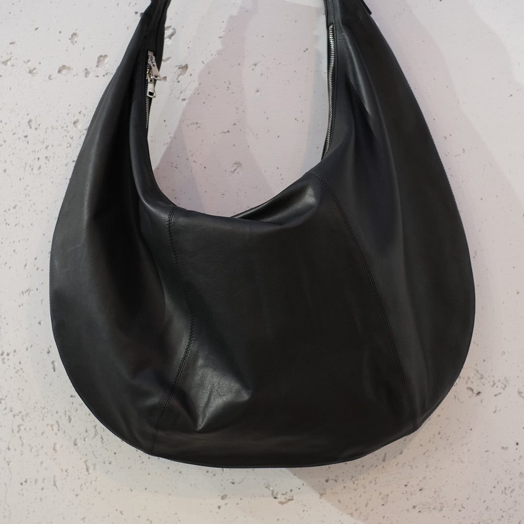YOKE (ヨーク) 26SS - CARF LEATHER CIRCLE BAG | Harmonia公式通販サイト