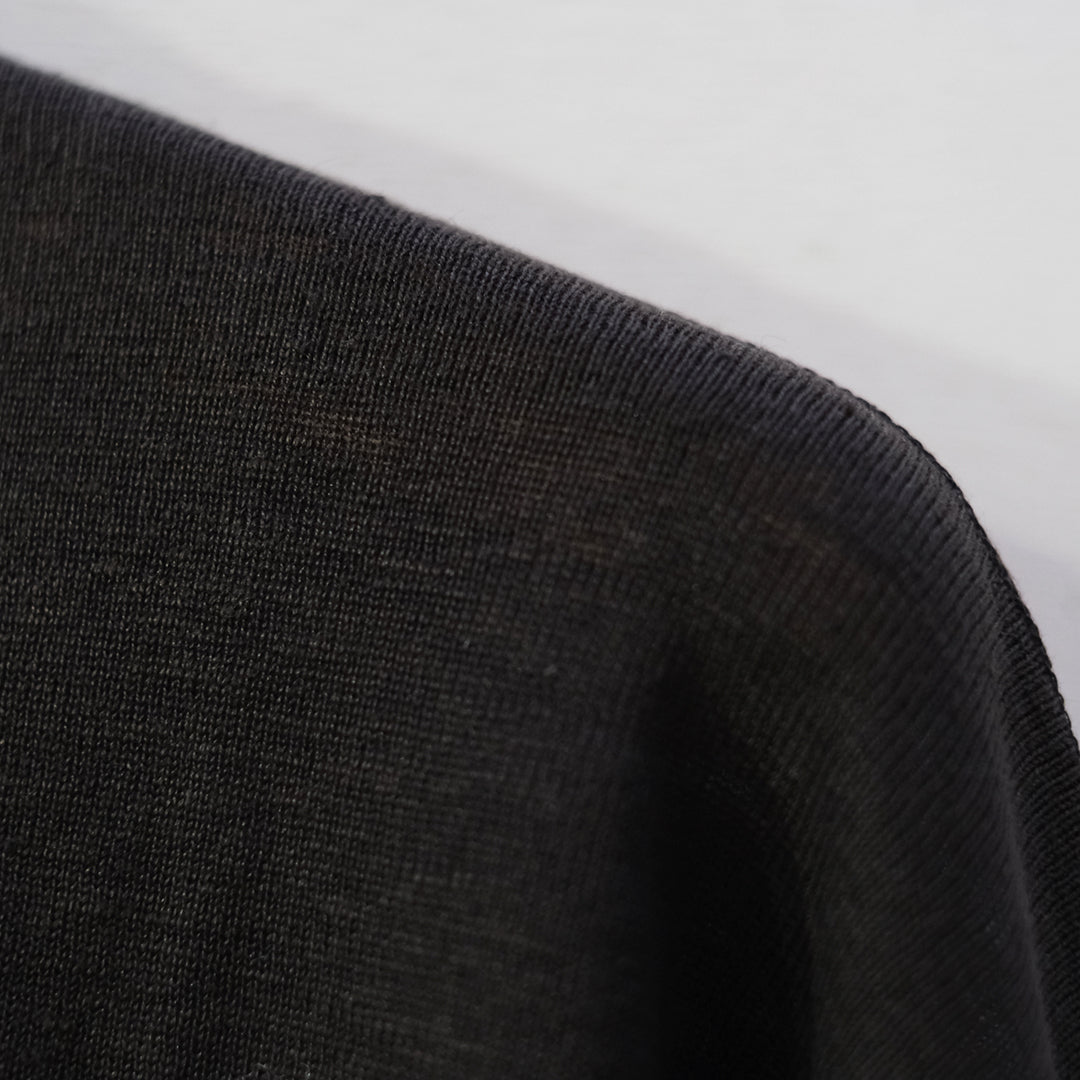 D-shaped Long Sleeve Tee