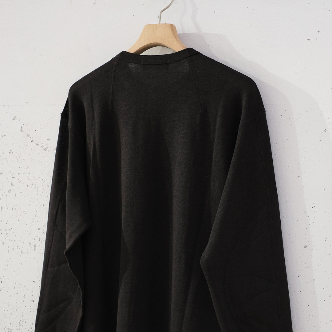 D-shaped Long Sleeve Tee