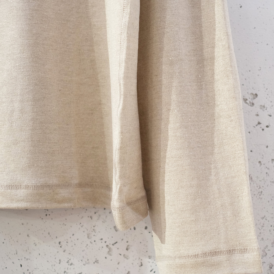 D-shaped Long Sleeve Tee