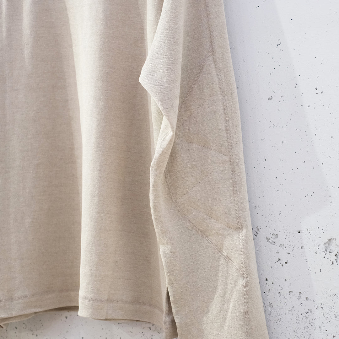 D-shaped Long Sleeve Tee